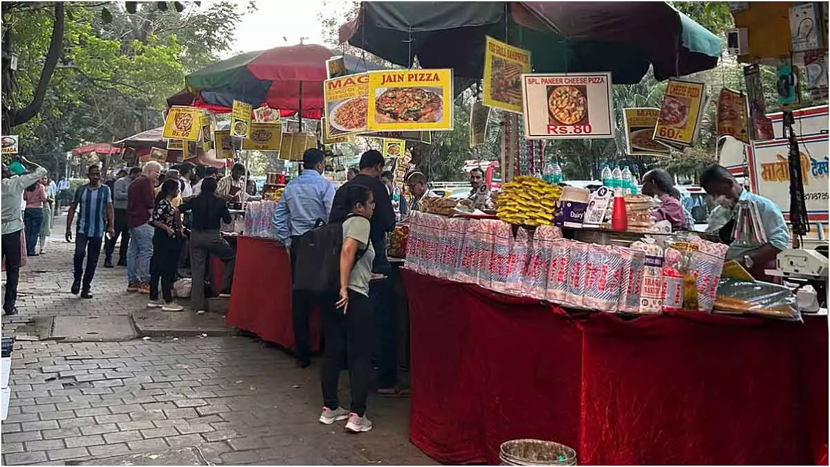 Bhopal : बड़े दुकानदार फुटपाथ ‘किराए पर’ ले रहे हैं, BMC की कार्रवाई में रुकावट Bhopal : बड़े दुकानदार फुटपाथ ‘किराए पर’ ले रहे हैं, BMC की कार्रवाई में रुकावट