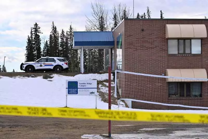 Canada: 18 साल की ट्रांसवुमन ने घर पर मां और सौतेले भाई की हत्या की Canada: 18 साल की ट्रांसवुमन ने घर पर मां और सौतेले भाई की हत्या की