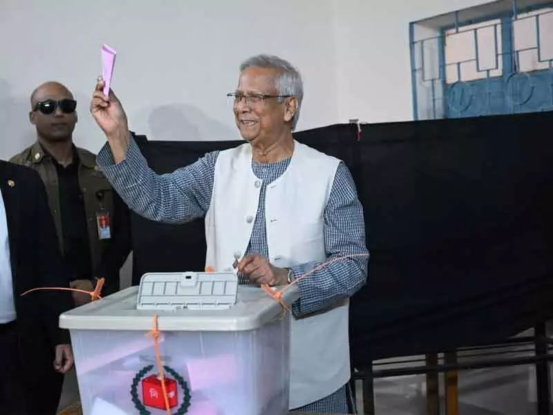 Bangladesh के अंतरिम मुख्य सलाहकार मुहम्मद यूनुस ने ऐतिहासिक चुनाव में वोट डाला Bangladesh के अंतरिम मुख्य सलाहकार मुहम्मद यूनुस ने ऐतिहासिक चुनाव में वोट डाला