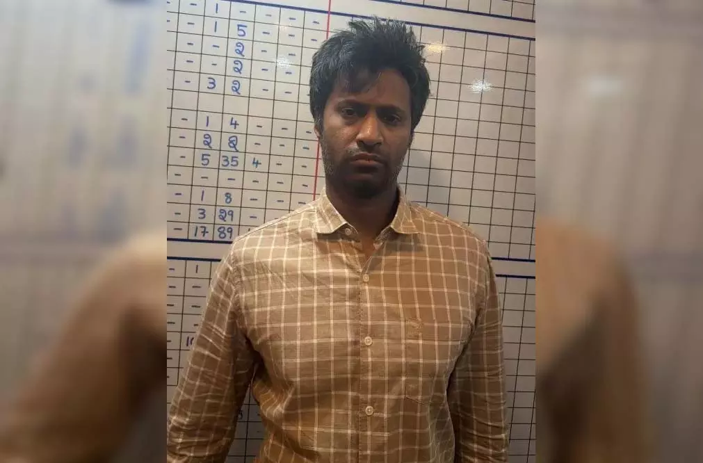माता-पिता का मर्डर, बेटे ने नौसेना के पूर्व कैप्टन और डेंटिस्ट को उतारा मौत के घाट माता-पिता का मर्डर, बेटे ने नौसेना के पूर्व कैप्टन और डेंटिस्ट को उतारा मौत के घाट
