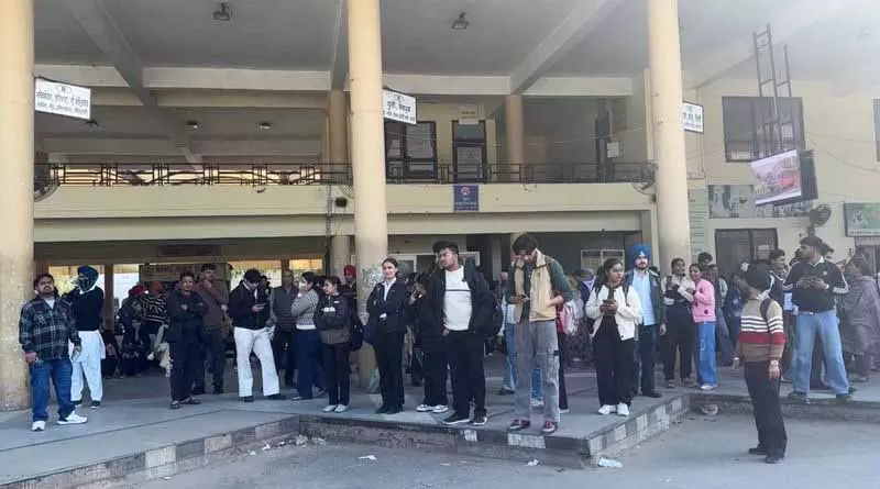 भारत बंद के बीच पंजाब रोडवेज, PRTC के कॉन्ट्रैक्ट कर्मचारियों की हड़ताल दूसरे दिन भी जारी भारत बंद के बीच पंजाब रोडवेज, PRTC के कॉन्ट्रैक्ट कर्मचारियों की हड़ताल दूसरे दिन भी जारी