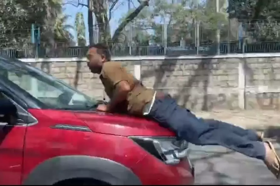 Bengaluru road rage: SUV ड्राइवर के खिलाफ हत्या की कोशिश का केस दर्ज Bengaluru road rage: SUV ड्राइवर के खिलाफ हत्या की कोशिश का केस दर्ज