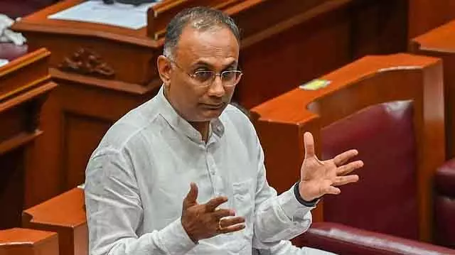 वीर सावरकर को भारत का सबसे बड़ा भारत रत्न पुरस्कार क्यों मिला: Dinesh Gundu Rao ने सवाल किया वीर सावरकर को भारत का सबसे बड़ा भारत रत्न पुरस्कार क्यों मिला: Dinesh Gundu Rao ने सवाल किया