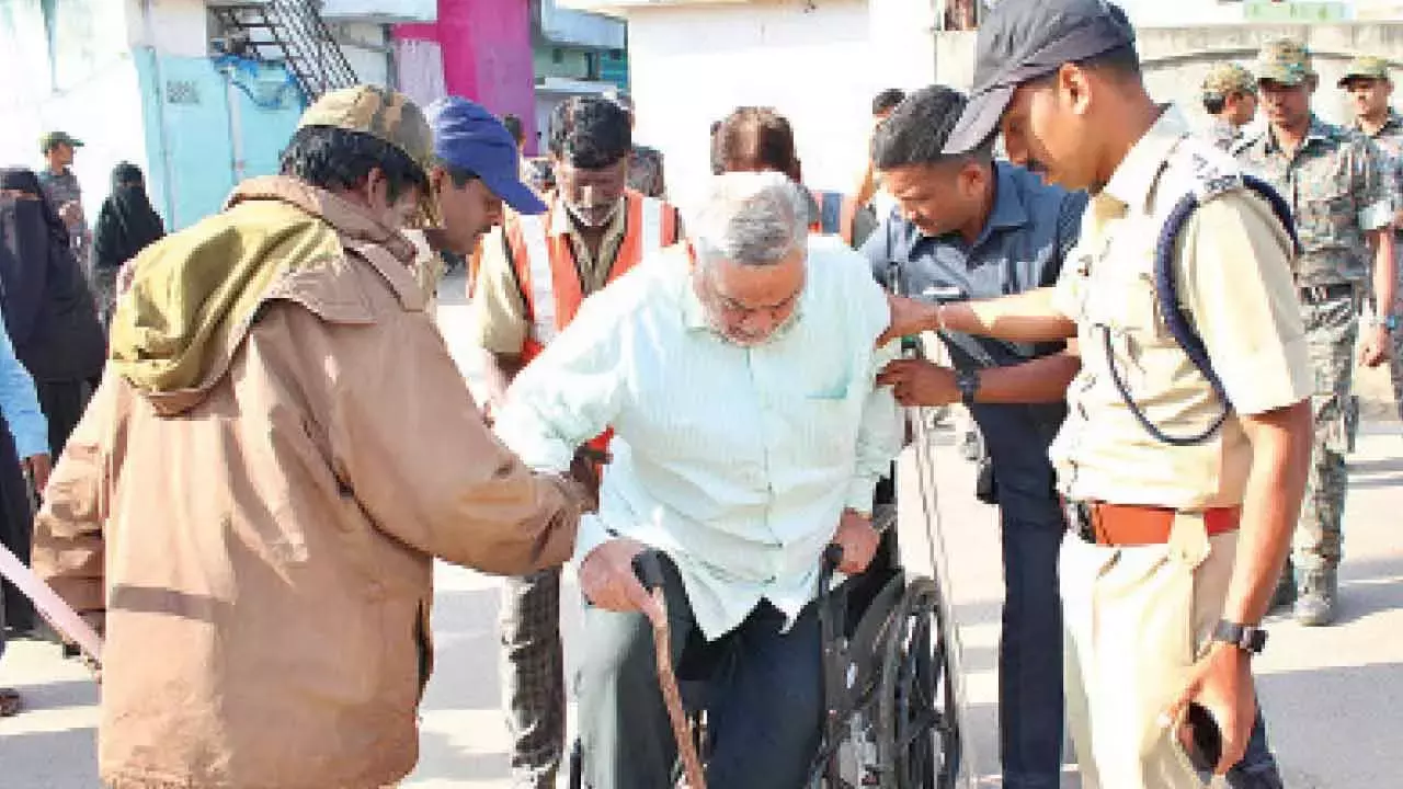 Telangana: वेबकास्टिंग और सतर्क पुलिसिंग से मतदान शांतिपूर्ण रहा Telangana: वेबकास्टिंग और सतर्क पुलिसिंग से मतदान शांतिपूर्ण रहा