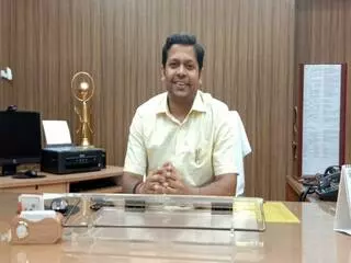 Pilibhit: संदिग्ध ट्रांजैक्शन पर डीएम सख्त, बैठाई जांच Pilibhit: संदिग्ध ट्रांजैक्शन पर डीएम सख्त, बैठाई जांच