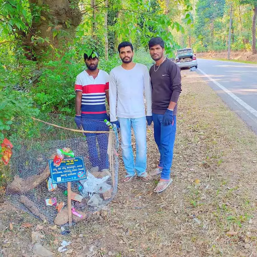 Hassan से धर्मशाला तक कचरा बैग लगाना: बेरुभूमि टीम की पर्यावरण संबंधी चिंता Hassan से धर्मशाला तक कचरा बैग लगाना: बेरुभूमि टीम की पर्यावरण संबंधी चिंता