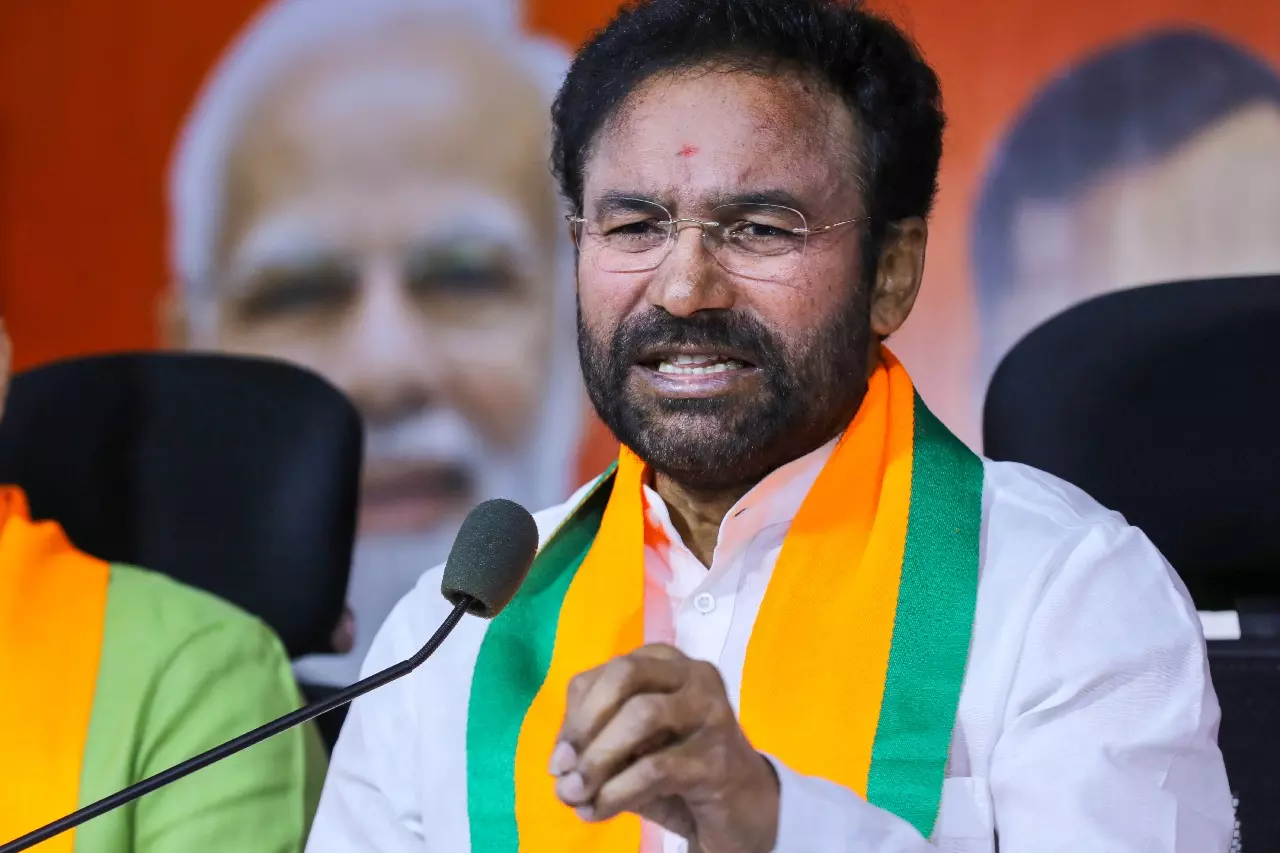 Kishan Reddy ने तेलंगाना में नगर निगमों के बंटवारे को गैर-कानूनी बताया Kishan Reddy ने तेलंगाना में नगर निगमों के बंटवारे को गैर-कानूनी बताया
