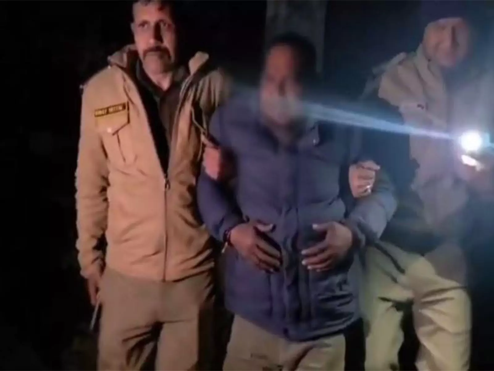 Dehradun पुलिस ने अर्जुन शर्मा हत्याकांड में शामिल शूटर और उसके सहयोगी को गिरफ्तार किया Dehradun पुलिस ने अर्जुन शर्मा हत्याकांड में शामिल शूटर और उसके सहयोगी को गिरफ्तार किया
