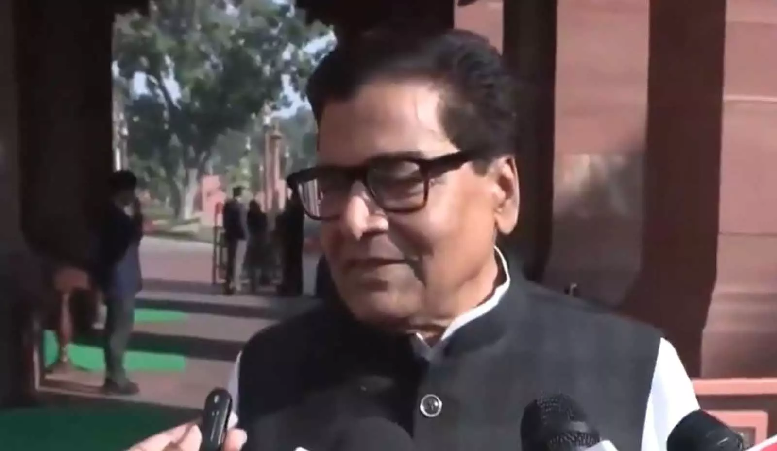 SP सांसद राम गोपाल यादव ने भारत बंद के विरोध प्रदर्शनों को लेकर केंद्र सरकार की आलोचना की SP सांसद राम गोपाल यादव ने भारत बंद के विरोध प्रदर्शनों को लेकर केंद्र सरकार की आलोचना की