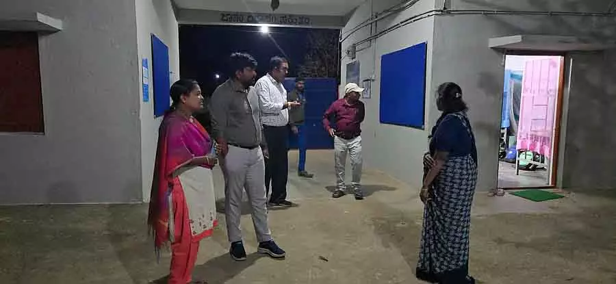 Gauribidanur : रेजिडेंशियल स्कूल के किचन स्टाफ के पति ने स्टूडेंट को पीटा Gauribidanur : रेजिडेंशियल स्कूल के किचन स्टाफ के पति ने स्टूडेंट को पीटा
