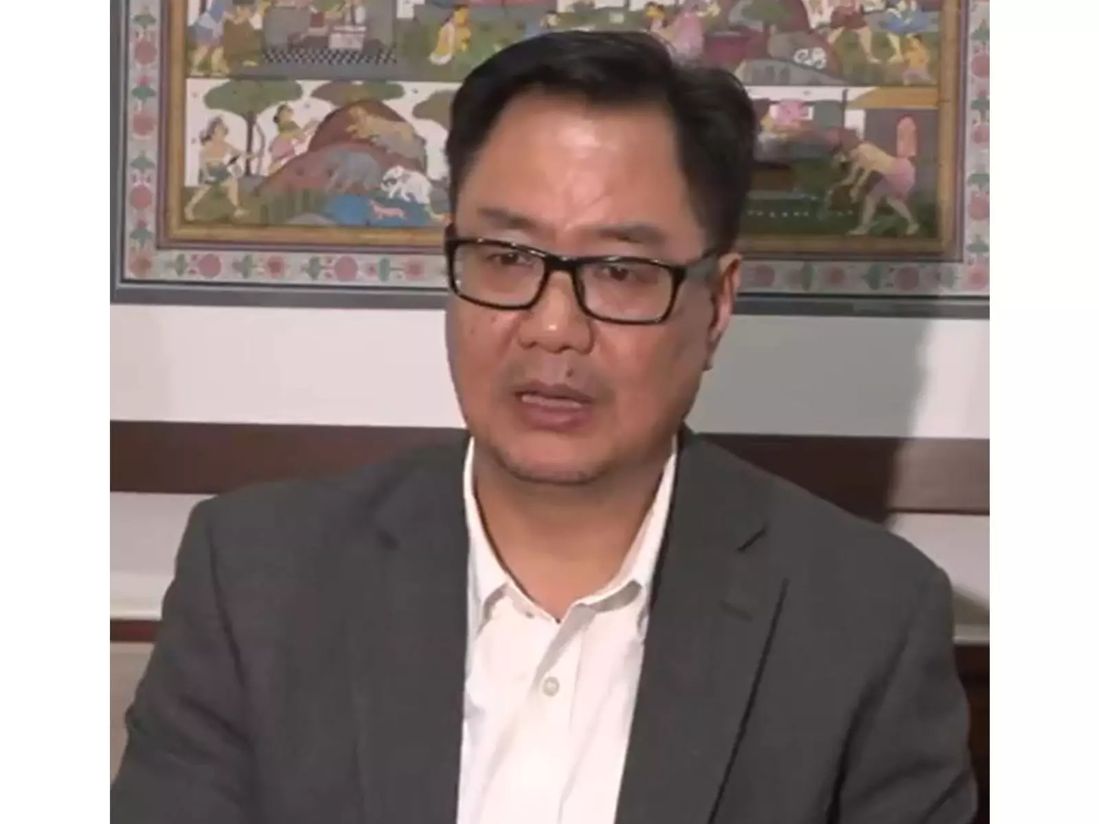 Kiren Rijiju ने कांग्रेस सांसदों पर आरोप दोहराए, वीडियो साझा किया Kiren Rijiju ने कांग्रेस सांसदों पर आरोप दोहराए, वीडियो साझा किया