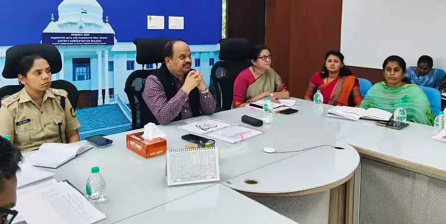 पीने के पानी और चारे की कमी नहीं होनी चाहिए: District Collector ने निर्देश दिए पीने के पानी और चारे की कमी नहीं होनी चाहिए: District Collector ने निर्देश दिए