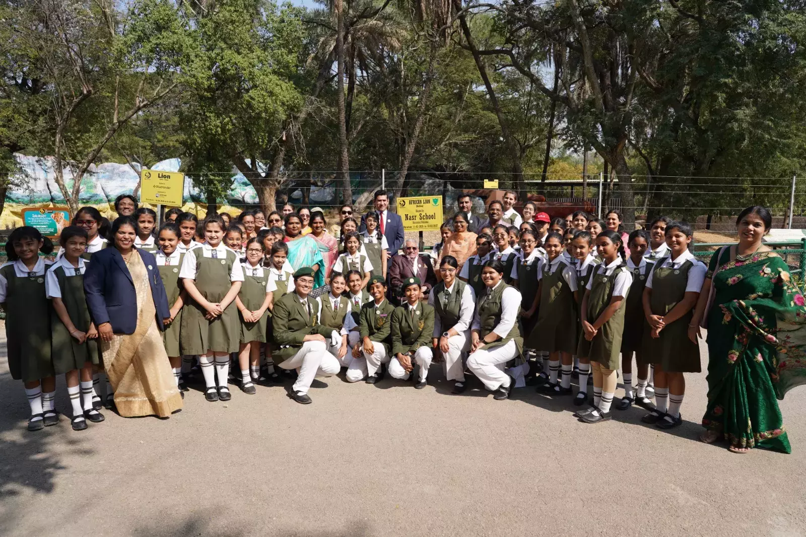 NASR गर्ल्स ने लायन एडॉप्शन ड्राइव का समर्थन किया NASR गर्ल्स ने लायन एडॉप्शन ड्राइव का समर्थन किया
