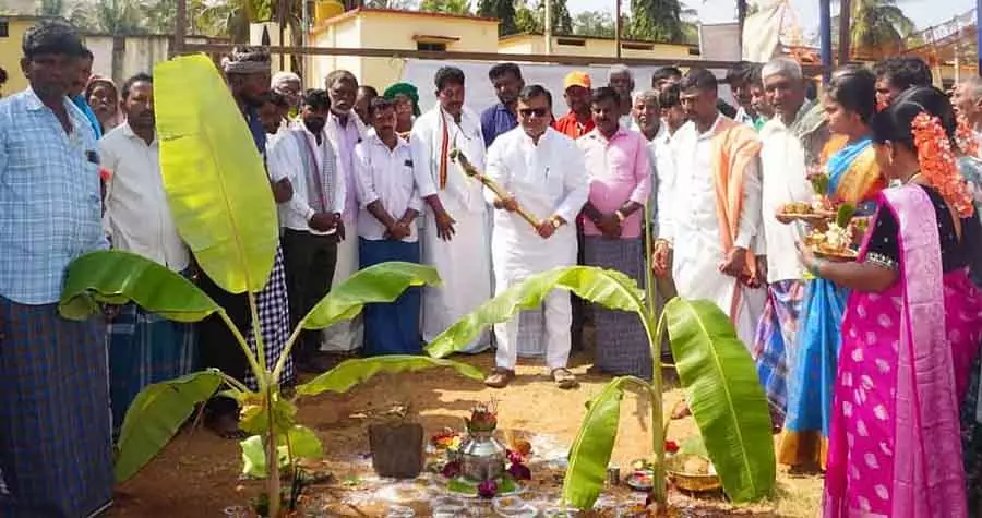 Hanagal : MLA श्रीनिवास माने ने ₹1.30 करोड़ के कामों का उद्घाटन किया Hanagal : MLA श्रीनिवास माने ने ₹1.30 करोड़ के कामों का उद्घाटन किया
