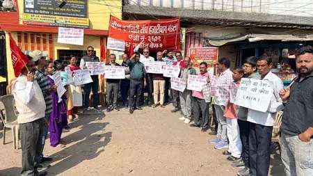 औद्योगिक इलाकों में ट्रेड यूनियनों की हड़ताल का असर, Coal उत्पादन और ट्रांसपोर्टिंग ठप औद्योगिक इलाकों में ट्रेड यूनियनों की हड़ताल का असर, Coal उत्पादन और ट्रांसपोर्टिंग ठप