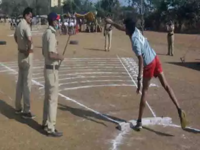 Maharashtra पुलिस भर्ती 2026: पहले दिन 551 लोग शामिल हुए; 22 डिसक्वालिफाई हुए Maharashtra पुलिस भर्ती 2026: पहले दिन 551 लोग शामिल हुए; 22 डिसक्वालिफाई हुए