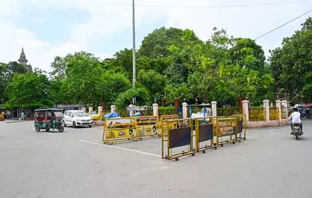 श्रमिक संगठनों के भारत बंद से मध्य प्रदेश में कामकाज प्रभावित श्रमिक संगठनों के भारत बंद से मध्य प्रदेश में कामकाज प्रभावित