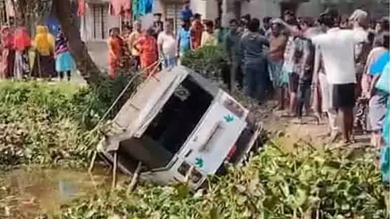 Panapukur में 14 छात्र डूबे, महिषादल में जानलेवा हादसा Panapukur में 14 छात्र डूबे, महिषादल में जानलेवा हादसा