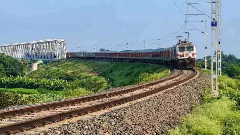 Murshidabad को मिलेगा नया हॉल्ट स्टेशन, सियालदह-हावड़ा डिवीज़न होगा और करीब Murshidabad को मिलेगा नया हॉल्ट स्टेशन, सियालदह-हावड़ा डिवीज़न होगा और करीब