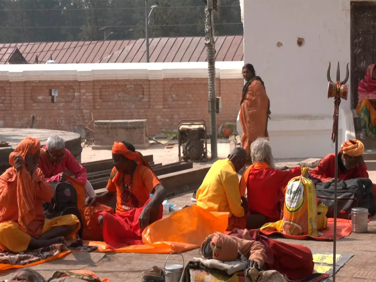 Nepal का प्रतिष्ठित पशुपतिनाथ मंदिर महाशिवरात्रि के लिए शैव संन्यासियों के आगमन से गुलजार Nepal का प्रतिष्ठित पशुपतिनाथ मंदिर महाशिवरात्रि के लिए शैव संन्यासियों के आगमन से गुलजार