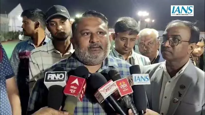मंत्री आकाश फुंडकर का संजय राउत पर तीखा हमला, बयान से बढ़ी सियासी गर्मी मंत्री आकाश फुंडकर का संजय राउत पर तीखा हमला, बयान से बढ़ी सियासी गर्मी