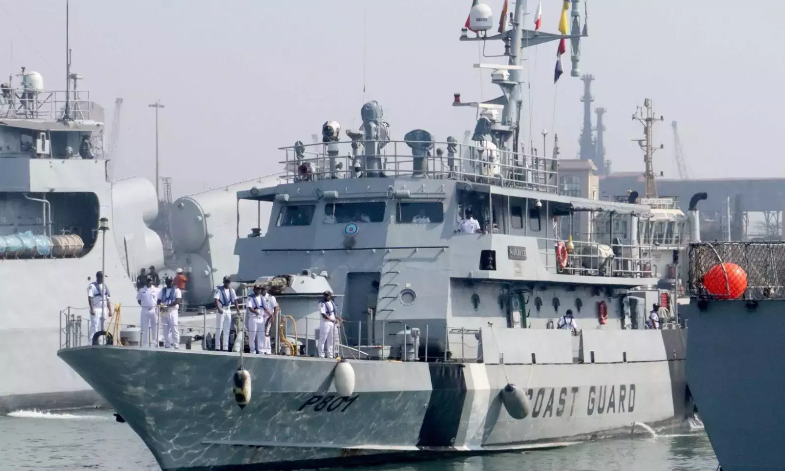 Andhra: IFR, मिलान के लिए विदेशी नौसैनिक जहाज विशाखापत्तनम में डॉक किए गए Andhra: IFR, मिलान के लिए विदेशी नौसैनिक जहाज विशाखापत्तनम में डॉक किए गए