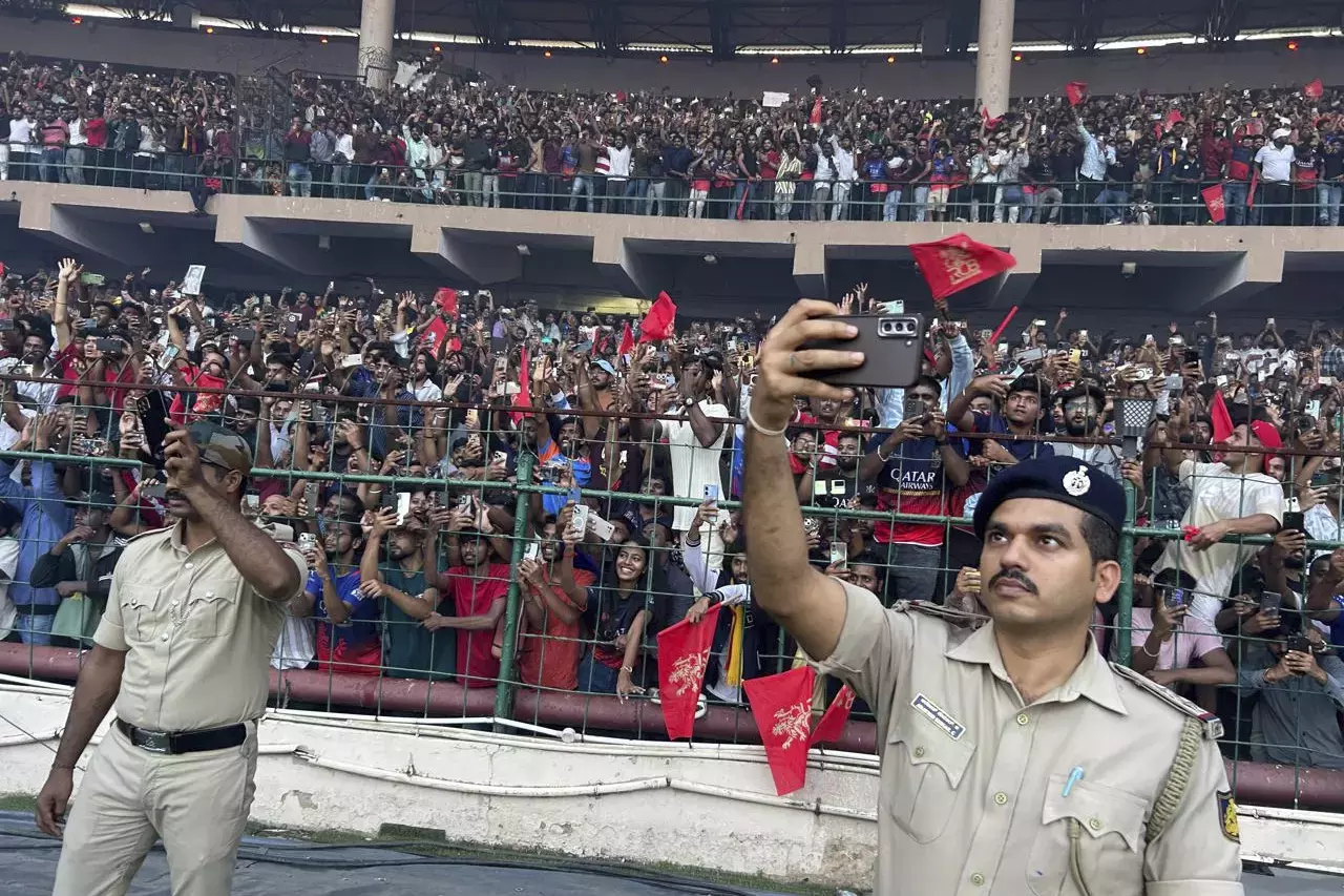Karnataka कैबिनेट ने चिन्नास्वामी स्टेडियम में IPL मैचों को मंज़ूरी दी Karnataka कैबिनेट ने चिन्नास्वामी स्टेडियम में IPL मैचों को मंज़ूरी दी