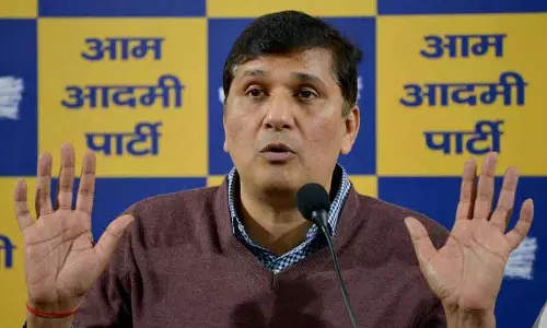 रोहिणी ड्रेन में मौत के मामले में AAP ने दिल्ली LG के खिलाफ FIR की मांग की रोहिणी ड्रेन में मौत के मामले में AAP ने दिल्ली LG के खिलाफ FIR की मांग की
