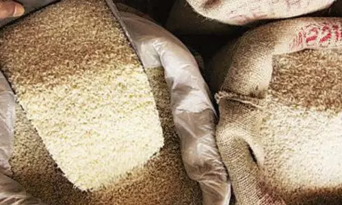 आरंग में राशन घोटाला, 3 महीने से सेल्समैन कर रहा मनमानी आरंग में राशन घोटाला, 3 महीने से सेल्समैन कर रहा मनमानी
