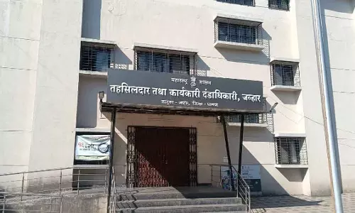 Palghar : एंटी-करप्शन ब्यूरो ने जव्हार तालुका में 2 ग्राम रेवेन्यू अधिकारियों को ₹20,000 की रिश्वत लेते रंगे हाथों पकड़ा Palghar : एंटी-करप्शन ब्यूरो ने जव्हार तालुका में 2 ग्राम रेवेन्यू अधिकारियों को ₹20,000 की रिश्वत लेते रंगे हाथों पकड़ा