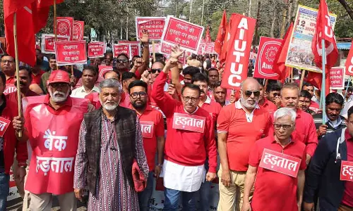 MP ट्रेड यूनियन हड़ताल: ₹10 लाख करोड़ का कारोबार प्रभावित MP ट्रेड यूनियन हड़ताल: ₹10 लाख करोड़ का कारोबार प्रभावित