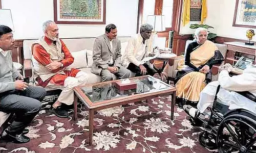 Chikkamagaluru : निर्मला सीतारमण ने बैंकों को कॉफी एस्टेट की नीलामी रोकने का निर्देश दिया Chikkamagaluru : निर्मला सीतारमण ने बैंकों को कॉफी एस्टेट की नीलामी रोकने का निर्देश दिया