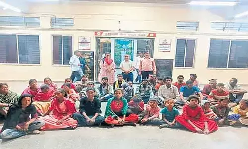 Bagalkot : इलाकल के पास ईंट भट्टे से 34 गुलामों को बचाया गया Bagalkot : इलाकल के पास ईंट भट्टे से 34 गुलामों को बचाया गया
