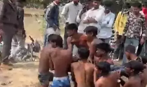 एक्सीडेंट होने पर पुल से गिरा बाइक सवार, मौत एक्सीडेंट होने पर पुल से गिरा बाइक सवार, मौत