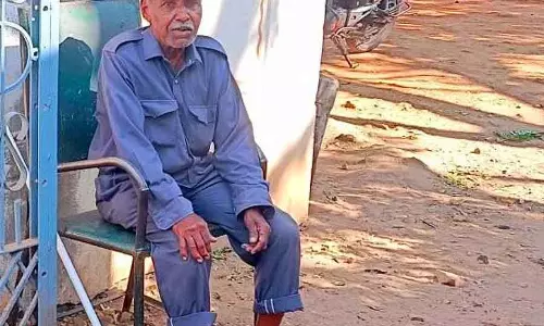सरकारी स्कूल में Security गार्ड तैनात: टेराडाला स्कूल का शानदार कदम सरकारी स्कूल में Security गार्ड तैनात: टेराडाला स्कूल का शानदार कदम