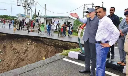 Jammu -Kashmir सरकार ने बाढ़ में क्षतिग्रस्त सड़कों की मरम्मत के लिए 1,000 करोड़ रुपये का प्रस्ताव भेजा