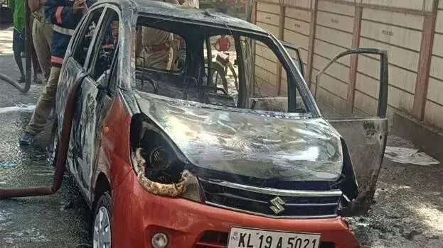 kerala: तिरुवनंतपुरम के जगती में कार में आग लगने से कपल बाल-बाल बच गया