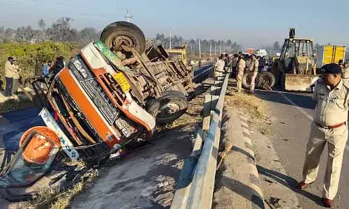 Serial accident : बेंगलुरु के आरवी कॉलेज के छह स्टूडेंट्स समेत सात लोगों की मौत