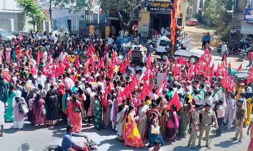 Gauribidanur: केंद्रीय श्रम नीति के खिलाफ विरोध प्रदर्शन Gauribidanur: केंद्रीय श्रम नीति के खिलाफ विरोध प्रदर्शन