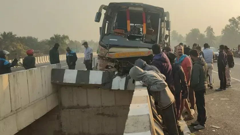 ओडिशा के Balasore जिले में तीर्थयात्रा बस दुर्घटना में चालक की मौत