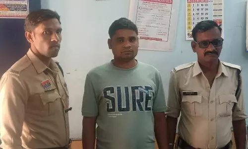 ओवरब्रिज के नीचे सट्टा खिलाते सटोरिया रंगे हाथ गिरफ्तार