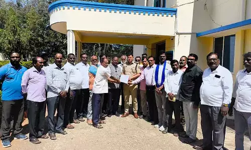 Karnataka : सेव कमेटी ने शहर के विकास की मांग को लेकर सिग्नेचर इकट्ठा किए Karnataka : सेव कमेटी ने शहर के विकास की मांग को लेकर सिग्नेचर इकट्ठा किए