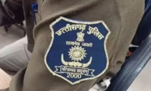 थाना प्रभारी और आरक्षक सस्पेंड, अनुशासनहीनता पर एसपी ने लिया एक्शन थाना प्रभारी और आरक्षक सस्पेंड, अनुशासनहीनता पर एसपी ने लिया एक्शन