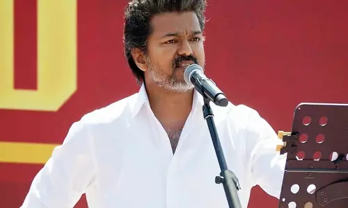Vijay का आरोप, TVK के बढ़ते असर से डरकर 2,000 रुपये की घोषणा Vijay का आरोप, TVK के बढ़ते असर से डरकर 2,000 रुपये की घोषणा