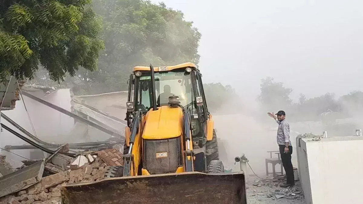 Farrukhabad: माफिया नेटवर्क पर प्रहार, अवैध कब्जों पर सख्ती Farrukhabad: माफिया नेटवर्क पर प्रहार, अवैध कब्जों पर सख्ती