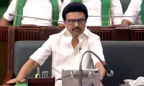 5,000 रुपये के भुगतान को लेकर विपक्ष ने CM पर निशाना साधा 5,000 रुपये के भुगतान को लेकर विपक्ष ने CM पर निशाना साधा