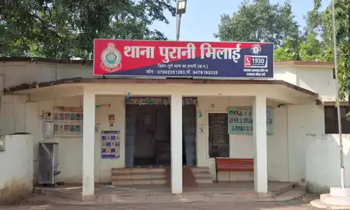 दुर्ग में ट्रक और बाइक की टक्कर, एक की मौत दुर्ग में ट्रक और बाइक की टक्कर, एक की मौत