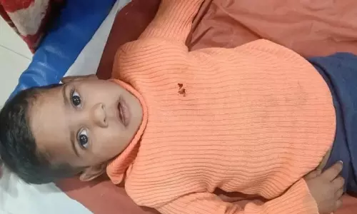 Farrukhabad: मासूम की तबीयत बिगड़ी, परिवार में मचा हड़कंप