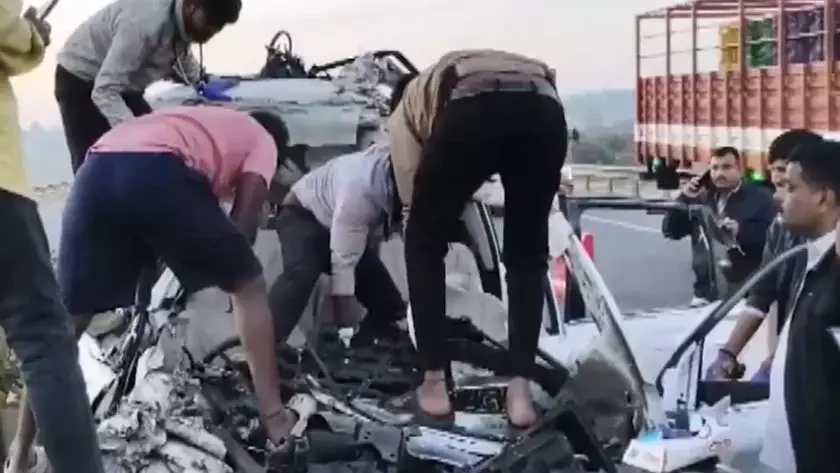 Bengaluru: तेज रफ्तार का कहर, हाईवे पर सात की मौत Bengaluru: तेज रफ्तार का कहर, हाईवे पर सात की मौत
