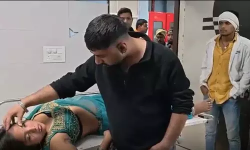डांस स्टेज पर खौफनाक मंजर...मची अफरातफरी डांस स्टेज पर खौफनाक मंजर...मची अफरातफरी